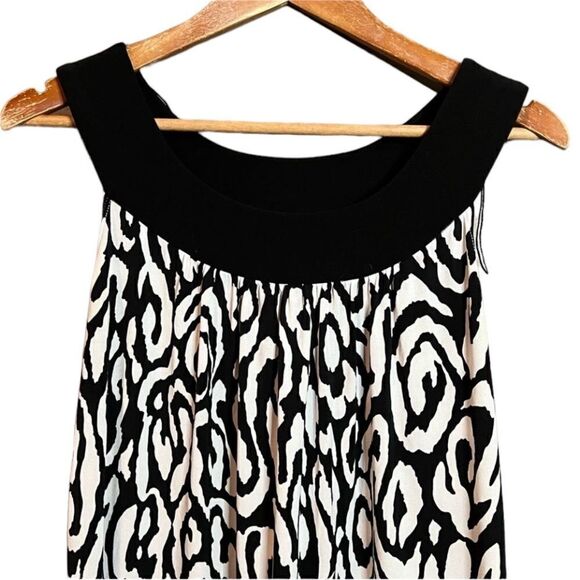 3 for $30! Ronni Nicole patterned dress - Picture 2 of 8